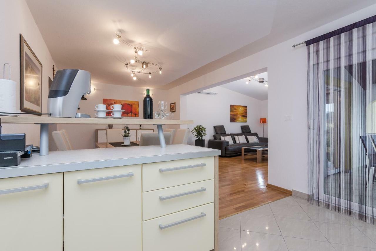 Apartment Natalie Sea View With 3 Bedrooms And Everything Is Air-Conditioned سالي المظهر الخارجي الصورة